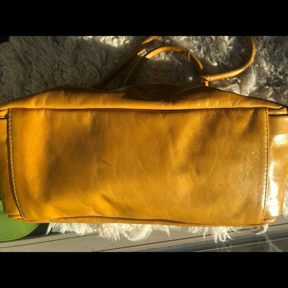 Beautiful Handbag - Picture 2 of 10